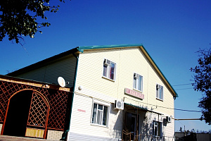 Гостевые дома Азовского моря с бассейном, "У Иваныча" с бассейном