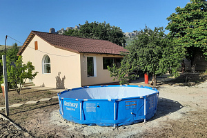 Дома Судака с бассейном, Зелёная 14 с бассейном - фото