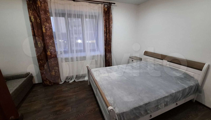 1-комнатная квартира Харьковская 66 в Тюмени - фото 1