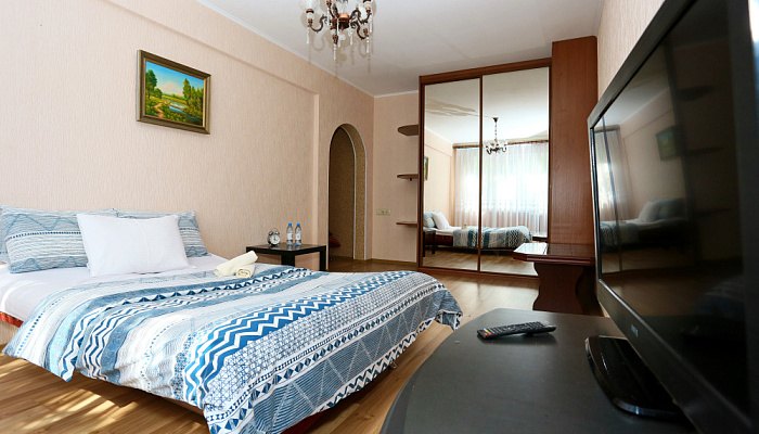 &quot;Чей Чемодан (Голубой огонек)&quot; 1-комнатная квартира в Омске - фото 1