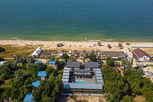 Базы отдыха Голубицкой рядом с пляжем, "Azov Village" рядом с пляжем