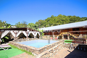Отели Катковой щели с бассейном, "Шале в горах" с бассейном - фото