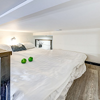 "Двухуровневая в Центре" квартира-студия