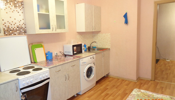 2х-комнатная квартира Иркутский 44 в Томске - фото 1
