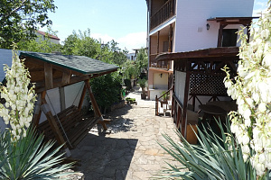 Гостевые дома Орджоникидзе с бассейном, "Дачка" с бассейном - раннее бронирование