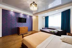 Гостиницы Самары для отдыха с детьми, 2х-комнатная Революционная 3 для отдыха с детьми - забронировать номер