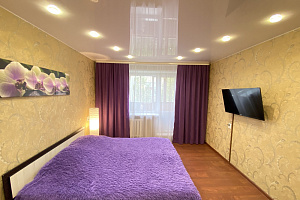 Гостиницы Сургута с сауной, 1-комнатная Островского 24 с сауной - цены