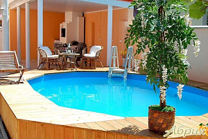 Гостевые дома Голубой Бухты с бассейном, "Абрикос" с бассейном - забронировать номер