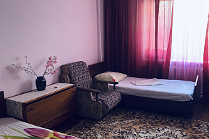 Гостиницы Славянска-на-Кубани у парка, 3х-комнатная Комсомольская 116 у парка - забронировать номер