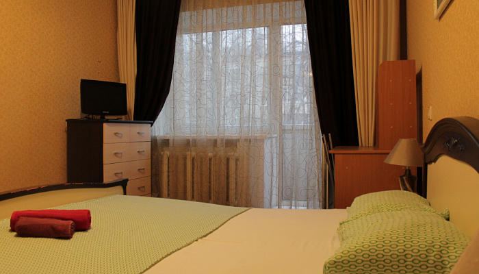 1-комнатная квартира Орджоникидзе 62 в Тюмени - фото 1