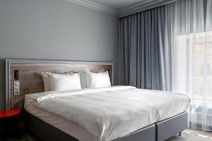 "Holiday Inn Театральная площадь" отель