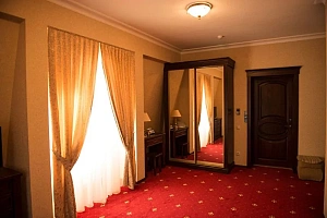 Фото номера «"Люкс" 2-комнатный», 3