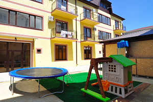 Гостевые дома Витязево с подогреваемым бассейном, "Черноморочка" с подогреваемым бассейном