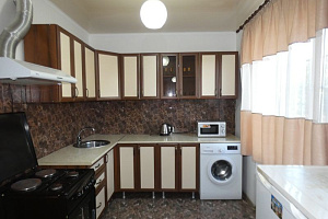 Квартиры Абхазии с кухней, 2х-комнатная Адыгейская 7 кв 3 с кухней