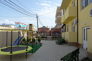 Квартиры Витязево с бассейном, 3х-комнатная в мини-гостинице Воина А Шембелиди 10 с бассейном - цены