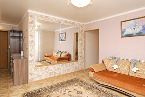 Квартиры Анапы с бассейном, "С живыми цветами на открытой лоджии" 2х-комнатная с бассейном