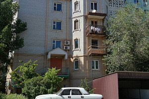 Гостевые дома Астрахани с бассейном, "На Барсовой" с бассейном - фото