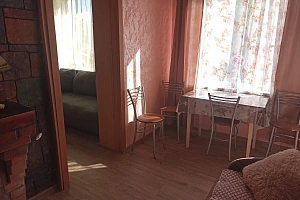 Мотели в Медвежьегорске, 2х-комнатная Карла Либкнехта 19 мотель - цены
