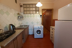 Квартиры Абхазии с кухней, 2х-комнатная Ардзинба 148 кв 55 с кухней - снять
