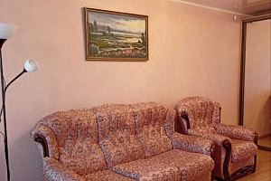Гостиницы Тюмени у воды, 2-х комнатная 50 лет Октября 70 у воды - забронировать номер