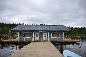 Дома Лахденпохьи у озера, "Houseboat Rauhala 2" у озера - фото