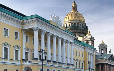 Гранд Отель Европа vs Four Seasons: Битва титанов петербургской гостеприимности