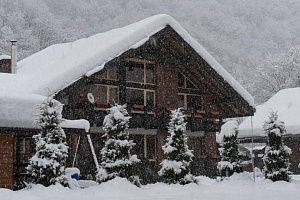 Отели в Эсто-Садке в горах, "Хомутовский Дворик" гостиничный комплекс в горах