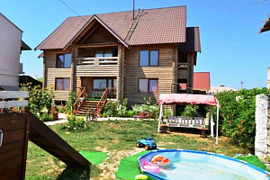 Гостевые дома Заозерного с бассейном, "Избушка" с бассейном - фото