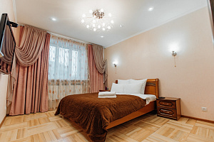 Гостиницы Калуги рейтинг, "В центре города" 3х-комнатная рейтинг