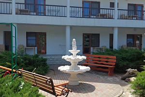 Гостевые дома Витязево с собственным пляжем, "У Петровича" с собственным пляжем - забронировать номер