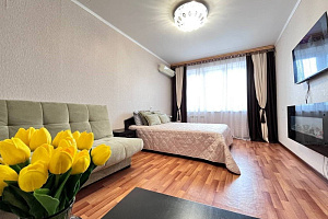 Мотели в Альметьевске, "Марат Home на Рината Галеева 25" 2х-комнатная мотель - забронировать номер