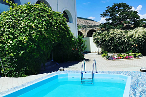 Гостевые дома Судака с бассейном, "Солнечный" с бассейном - фото