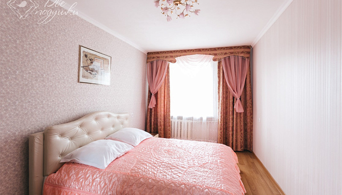 &quot;Две Подушки на Зосимовской 32&quot; 3х-комнатная квартира в Вологде - фото 1