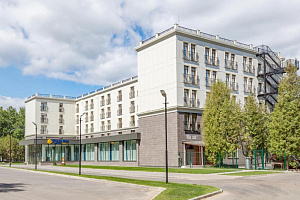 Квартиры Пушкино на набережной, "Tulip Inn Sofrino Park Hotel" на набережной - фото