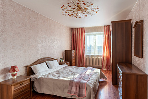 Гостиницы Тюмени с термальными источниками, "Валери на Солнечном 7" 2х-комнатная с термальными источниками