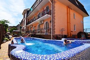 Гостевые дома Николаевки с бассейном, "Дельфин" с бассейном - фото