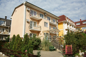Гостевые дома Николаевки с бассейном, "Коттедж Ассоль" с бассейном