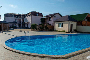 Гостевые дома Азовского моря с бассейном, "Veles Klub" с бассейном - фото