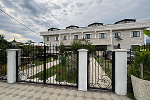 «Lucette Guest House» отель
