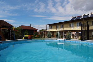 Гостевые дома Заозерного с бассейном, "Ассоль" с бассейном - фото