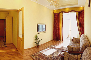 Отели Севастополя с видом на море, 2х-комнатная Большая Морская 5 с видом на море - забронировать номер
