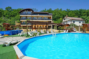Гостевые дома Агоя с бассейном, "Милана" с бассейном - фото
