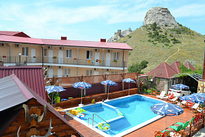 Отели Судака с бассейном, "Гостиный двор Уют" с бассейном - фото