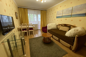 Квартиры Алушты с видом на море, 2х-комнатная Платановая 6 с видом на море - фото