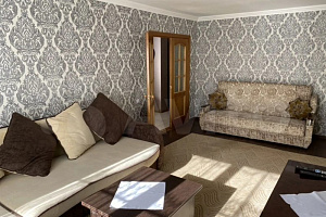 2х-комнатная квартира Жуковского 14