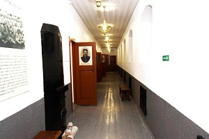 Гостиницы Тобольска рядом с вокзалом, "Узник" у ЖД вокзала