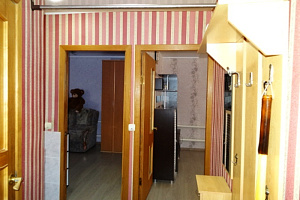 Мотели в поселке Ильиче, 2х-комнатная Южакова 3 кв 13 мотель