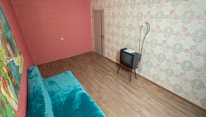 2х-комнатная квартира 8 марта 185/1 в Екатеринбурге - фото 1
