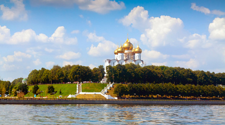 Путешествия на машине по России: самые интересные маршруты этой осенью