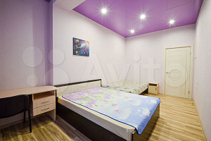 Квартира в , 2х-комнатная Комарова 46 - фото